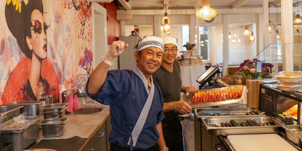 Barfüesser Sushi Bar & Lounge – Employee sushi chef