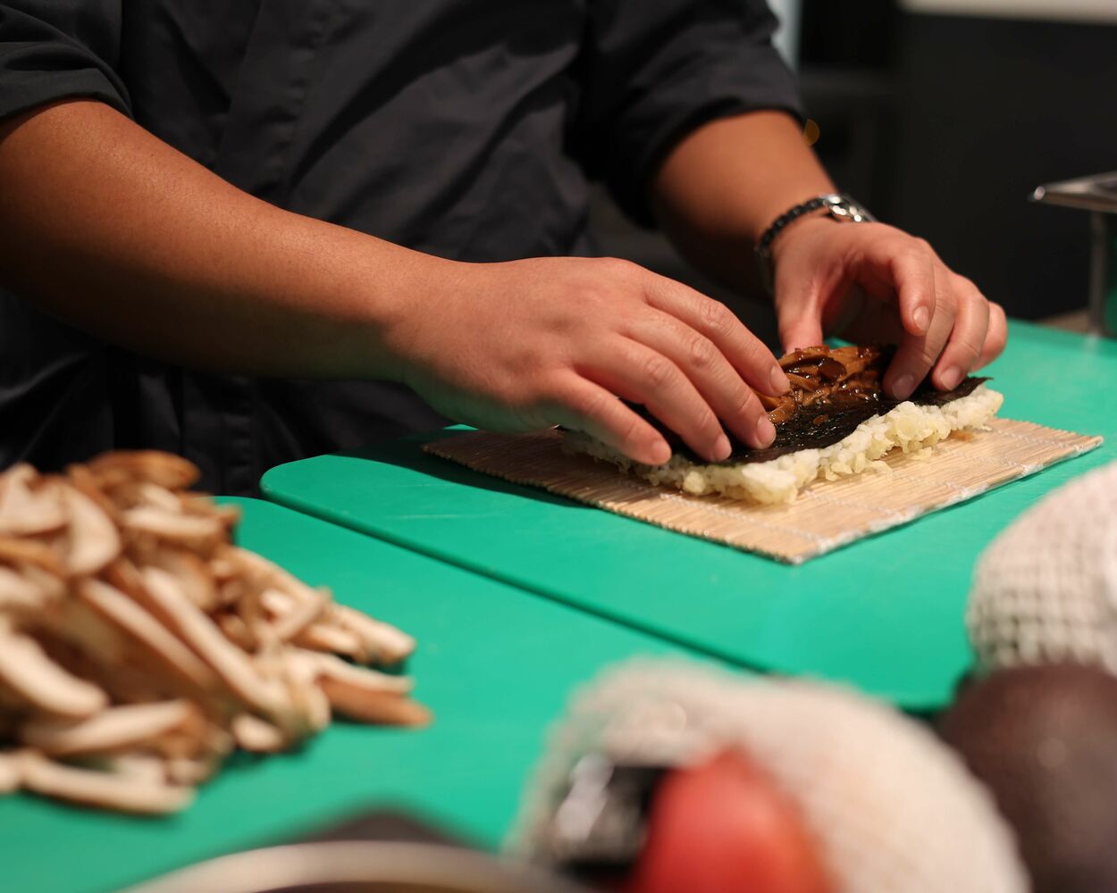 Barfüesser Sushi Bar & Lounge – Employee sushi chef